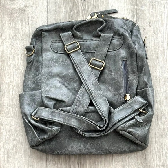Mi-Mi’s Closet Solid Gray Pattern Faux Leather Backpack Style Color Guitar Strap - Picture 4 of 5